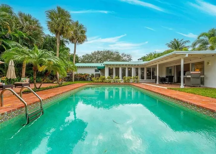 Intracoastal Paradise Walking Distance To Beach!