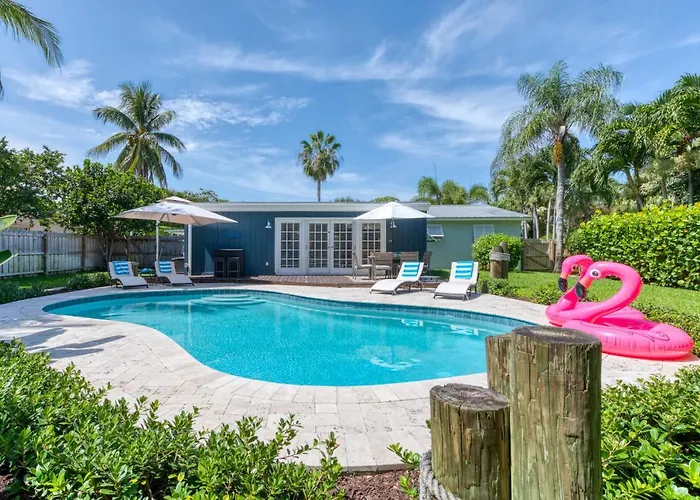Enchanting Juno Beach Home! Sleeps 8!