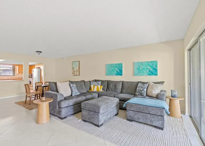 Sunny Beachside Oasis Sleeps 6,1 Blocktowaves
