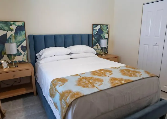 Palm Beach Getaway With Hot Tub & Mini Golf Near Beaches, Downtown, And Plenty Of Shopping
