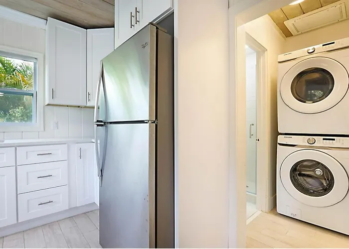 Relax & Unwind Pool Retreat 2 Bed 2 Bath
