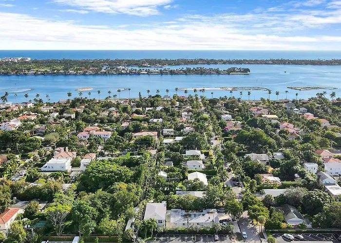 Downtown Wpb Studio D - W Full Kitchen