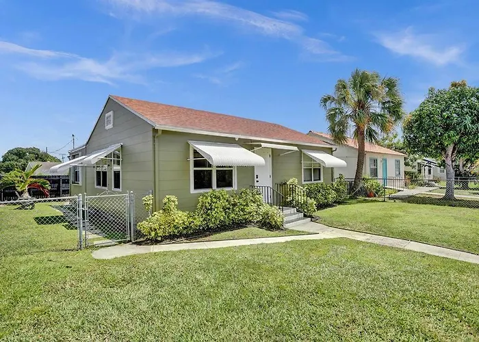 Palm Wave Says - 5 Star - Quiet Area - Stocked
