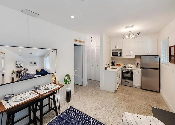 Beautiful 1 Bedroom Steps To The Beach!
