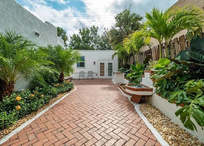 Garden Oasis In Flamingo Park