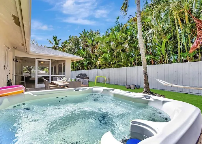 Hottub! Mini Golf! Water Access! Pets! 5Min Beach!