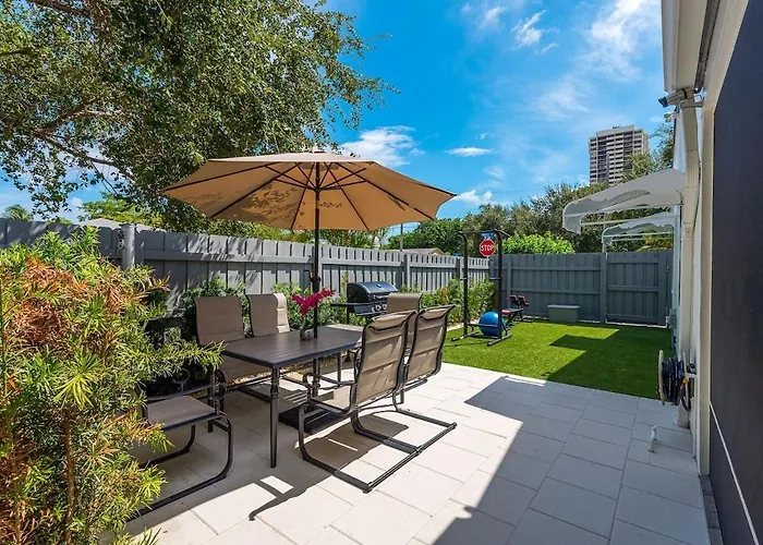 Renovated 2Br Home - Hot Tub, Gym & Beach Nearby