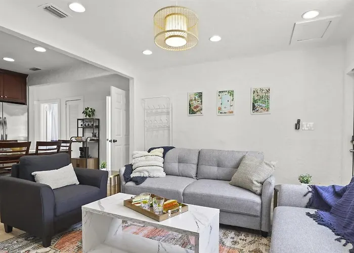 3 Bd House In-Law Apt - Palm Wave Stays