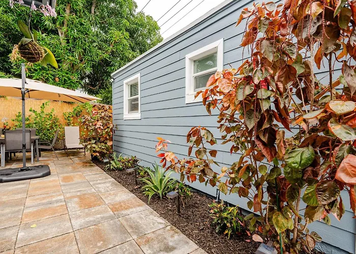 Stylish Cottage Retreat, Hot Tub, Bikes, Beach