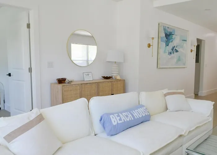 Coastal Crew Retreat - Sleeps 12