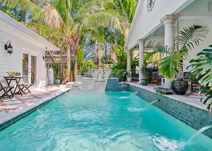 3 Bedroom 5 Mins From Downtown And Beach