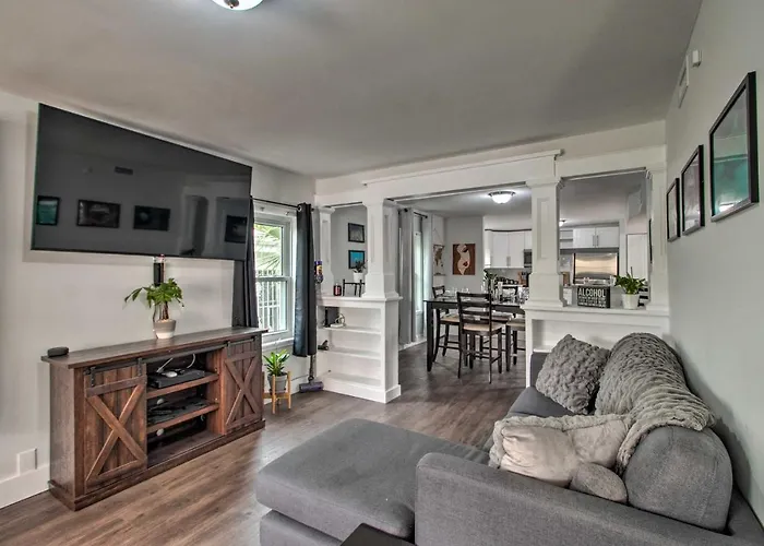 Updated Home With Patio And Yard Less Than 2 Mi To Palm Beach!