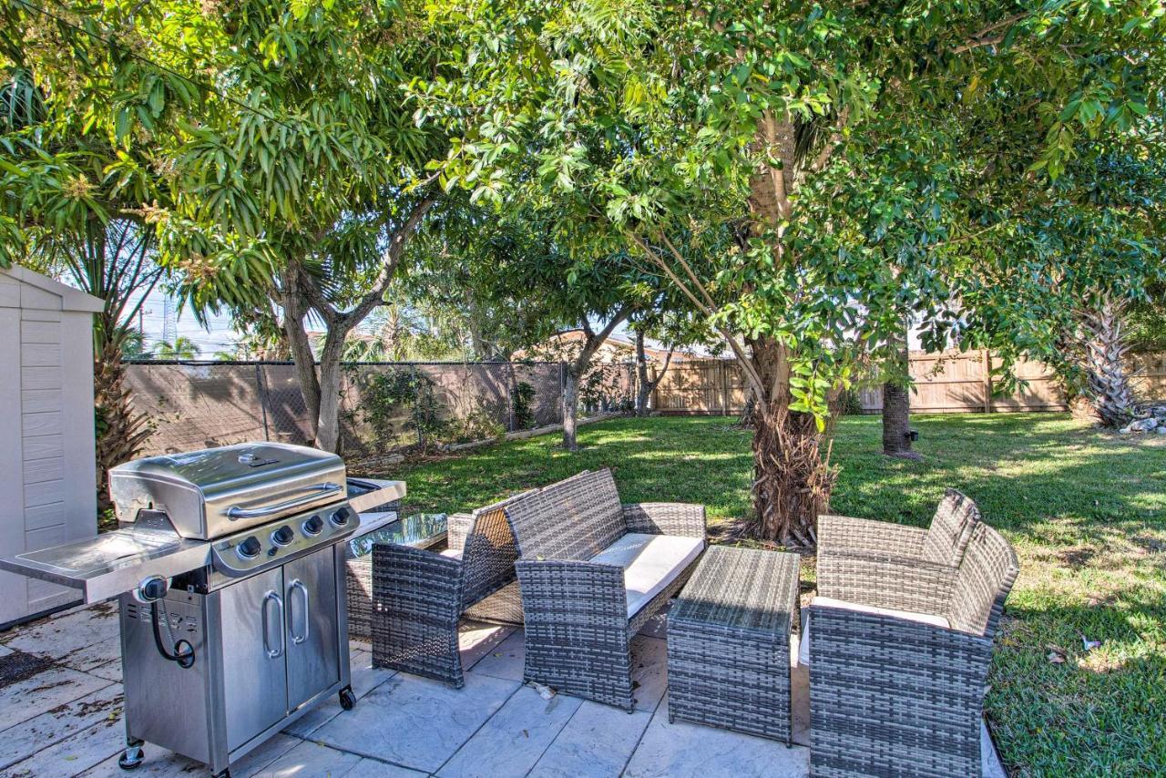 Updated With Patio And Yard Less Than 2 Mi To Palm Beach! Holiday home