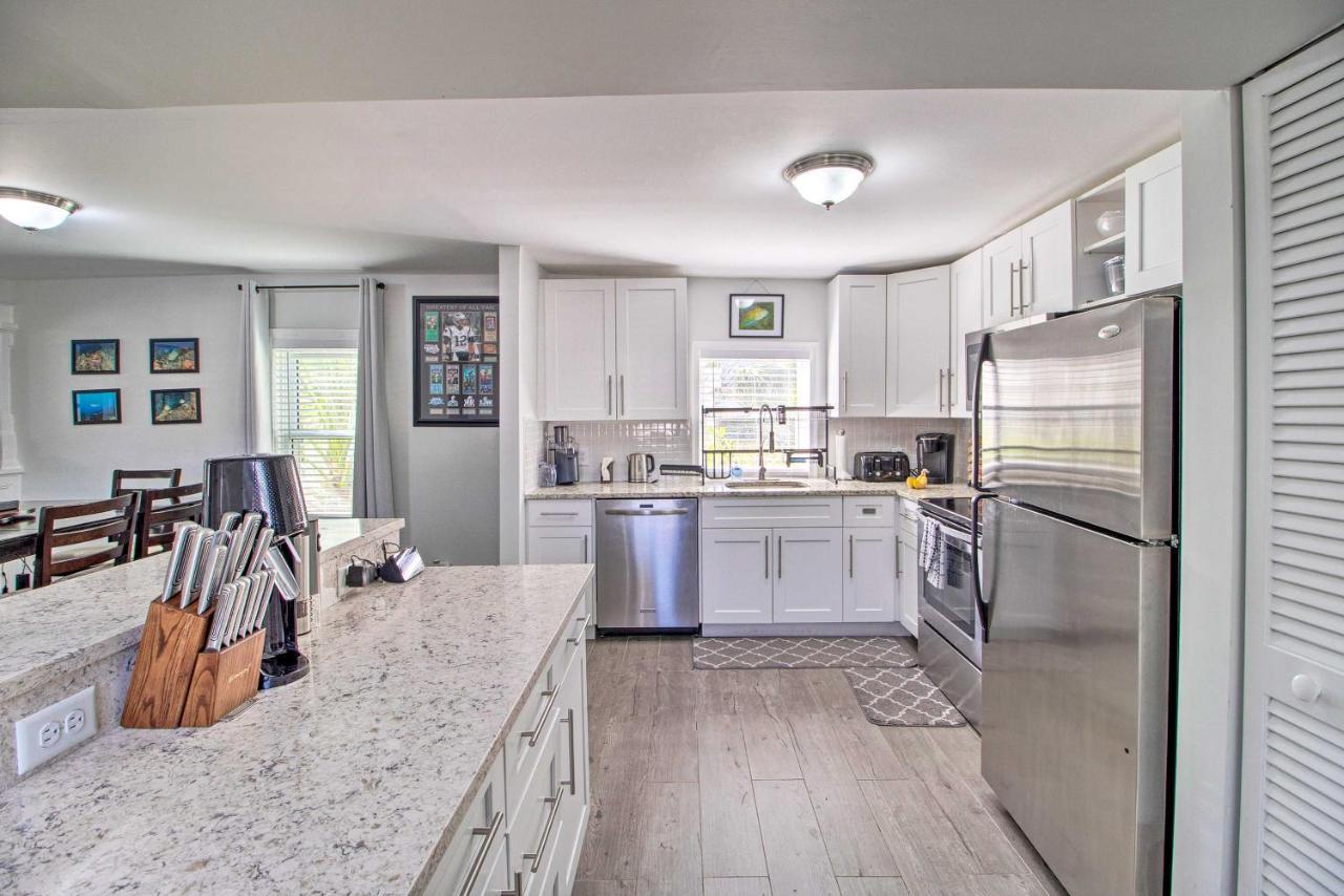 Holiday home Updated With Patio And Yard Less Than 2 Mi To Palm Beach! West Palm Beach