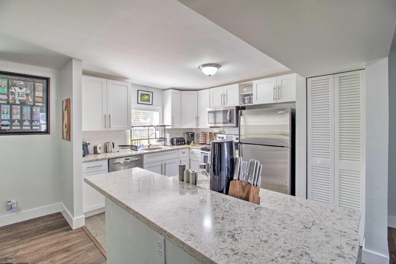 Holiday home Updated With Patio And Yard Less Than 2 Mi To Palm Beach! *