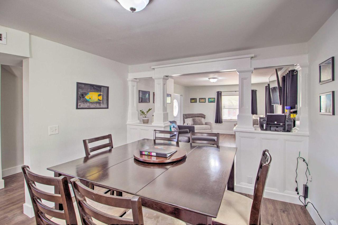 Updated With Patio And Yard Less Than 2 Mi To Palm Beach! Holiday home West Palm Beach