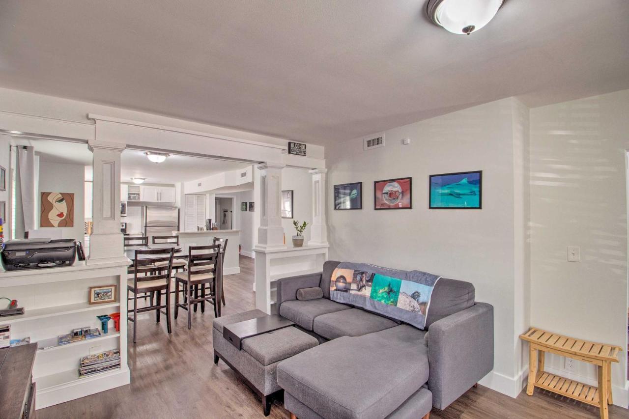 Holiday home Updated With Patio And Yard Less Than 2 Mi To Palm Beach!