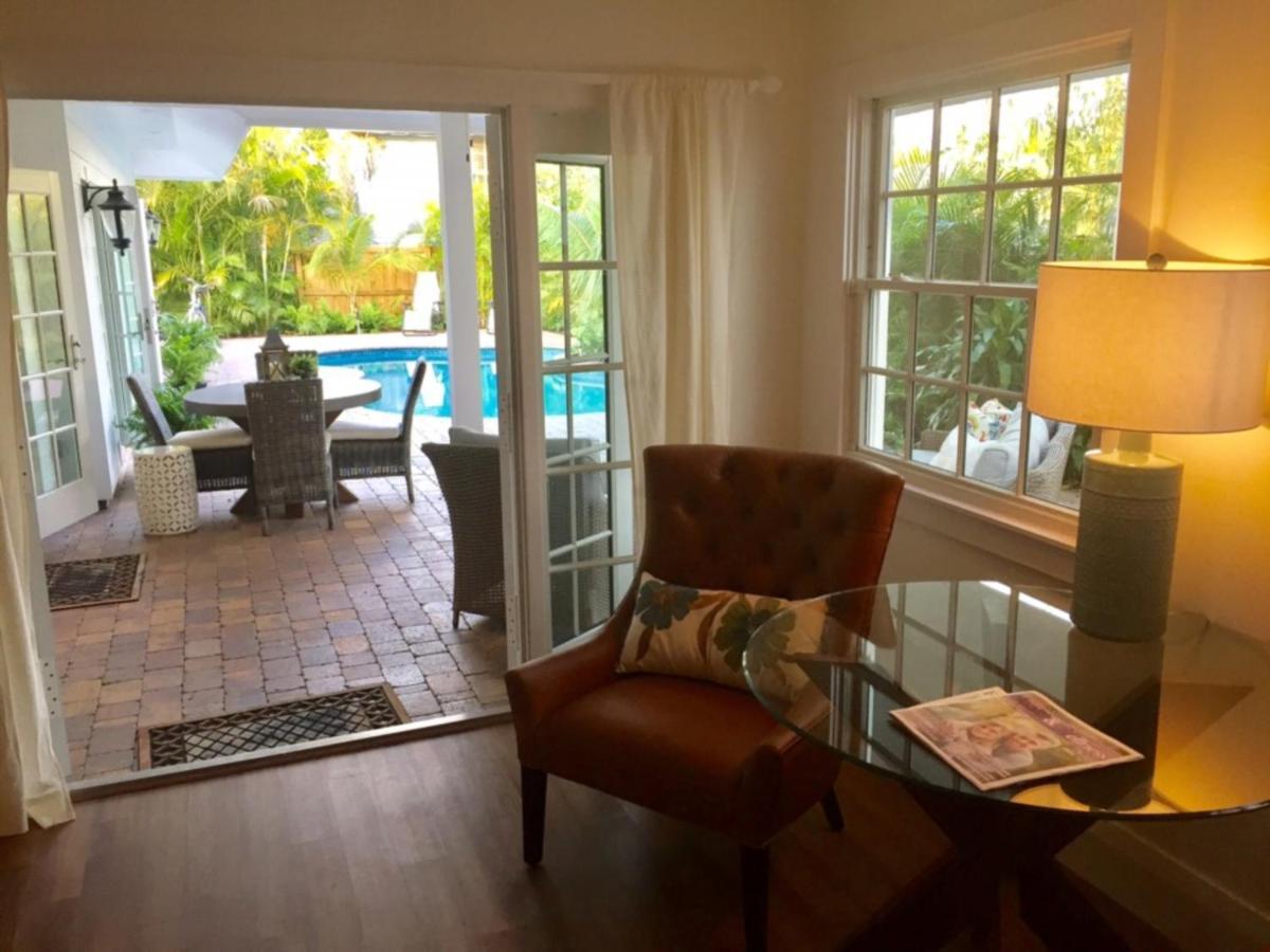 Palm Oasis 3bd 3ba Private Pool Parking Holiday home West Palm Beach
