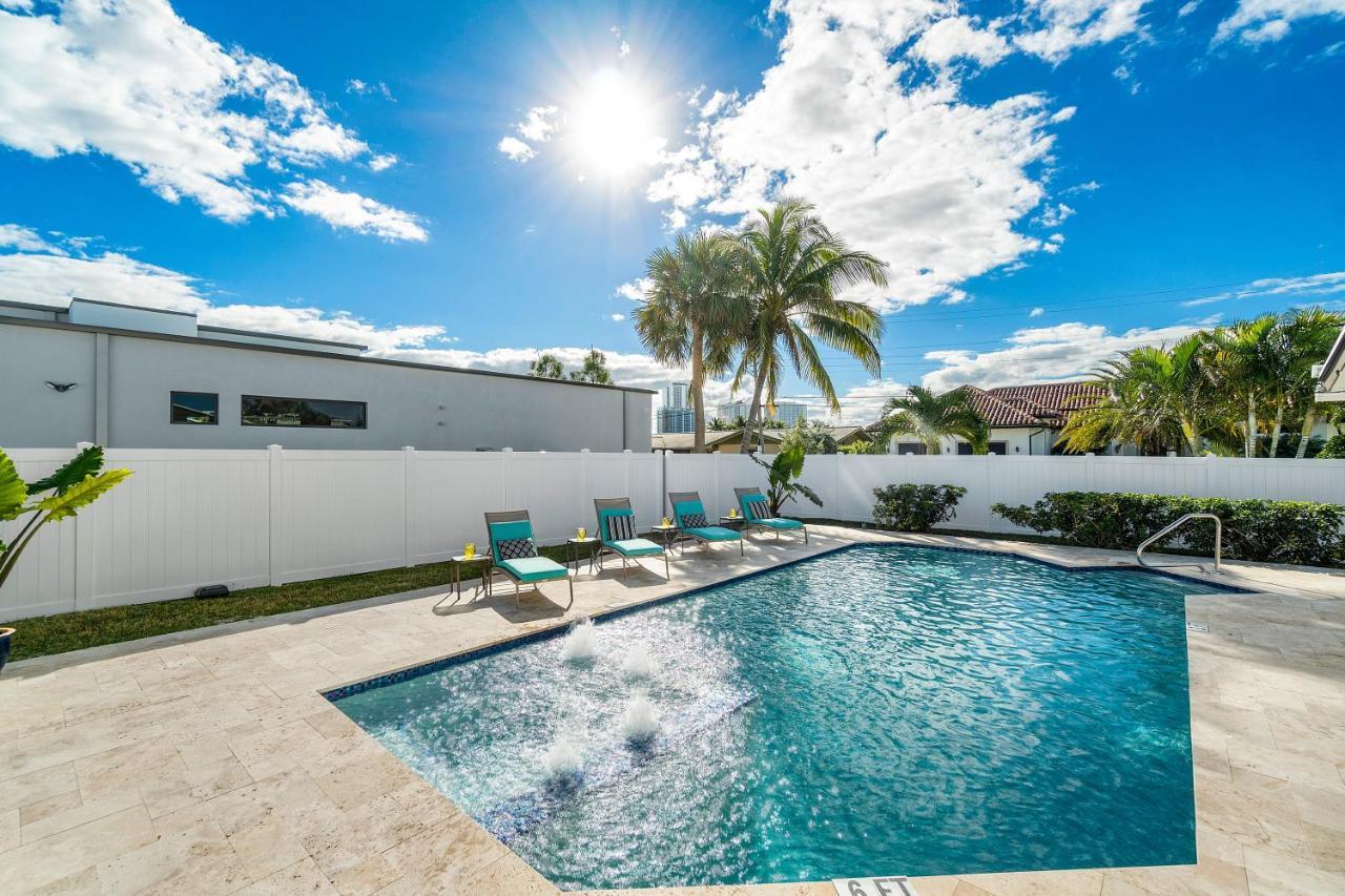 Heated Pool/htub & Pool W/tv Walk To Beach! Casa de férias *