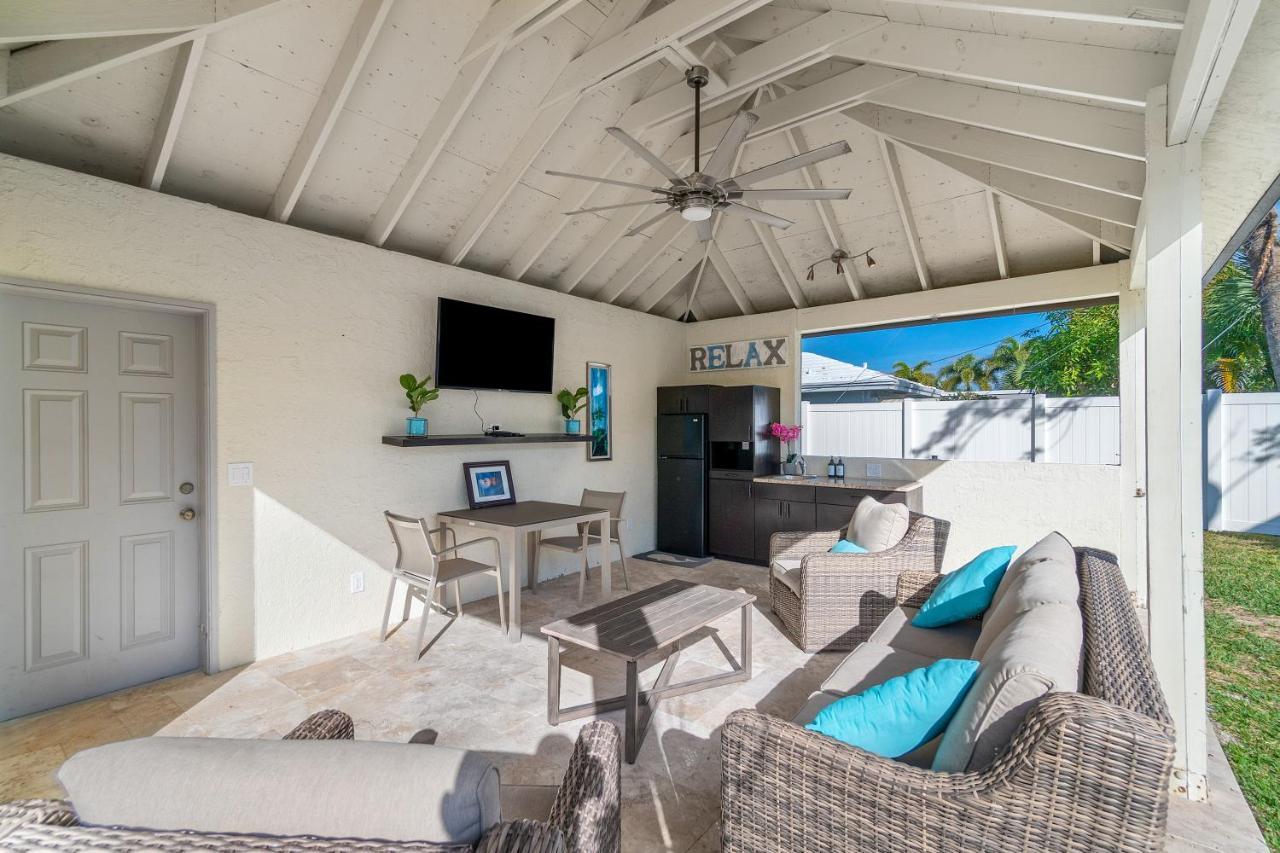 Heated Pool/htub & Pool W/tv Walk To Beach! * West Palm Beach