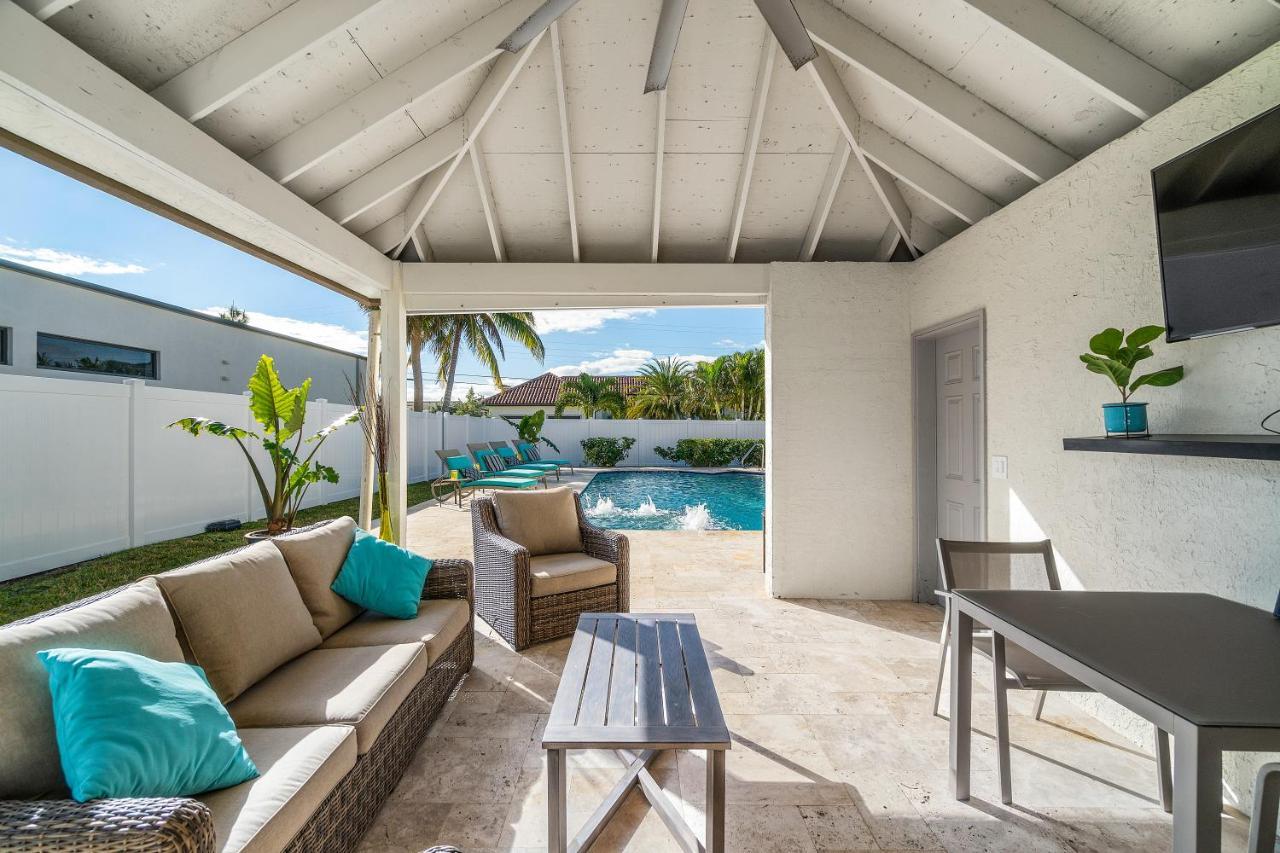 Heated Pool/htub & Pool W/tv Walk To Beach! Casa de férias