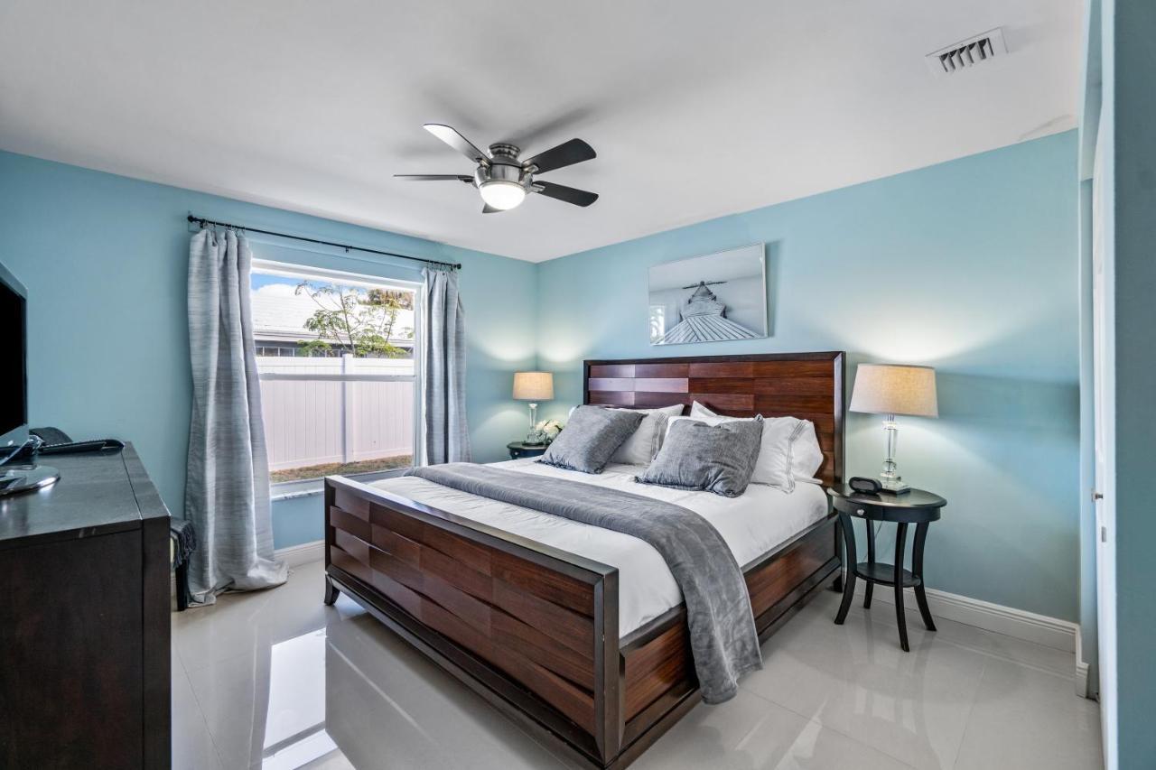 Heated Pool/htub & Pool W/tv Walk To Beach! Casa de férias West Palm Beach