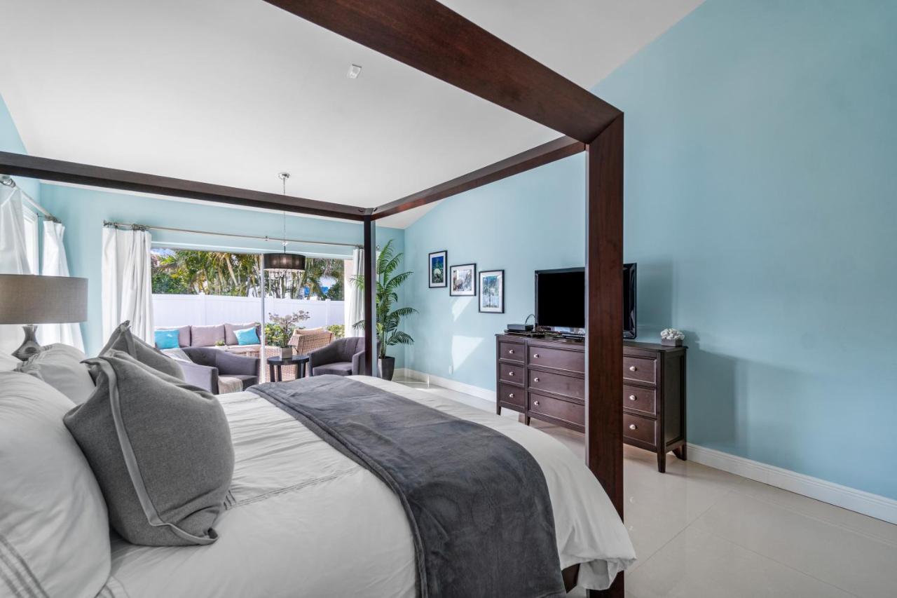 Heated Pool/htub & Pool W/tv Walk To Beach! *