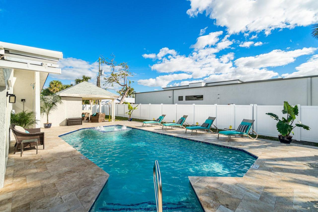 Casa de férias Heated Pool/htub & Pool W/tv Walk To Beach!