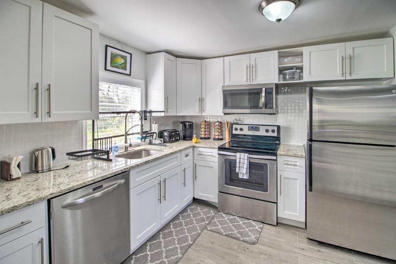 Updated With Patio And Yard Less Than 2 Mi To Palm Beach! Holiday home West Palm Beach