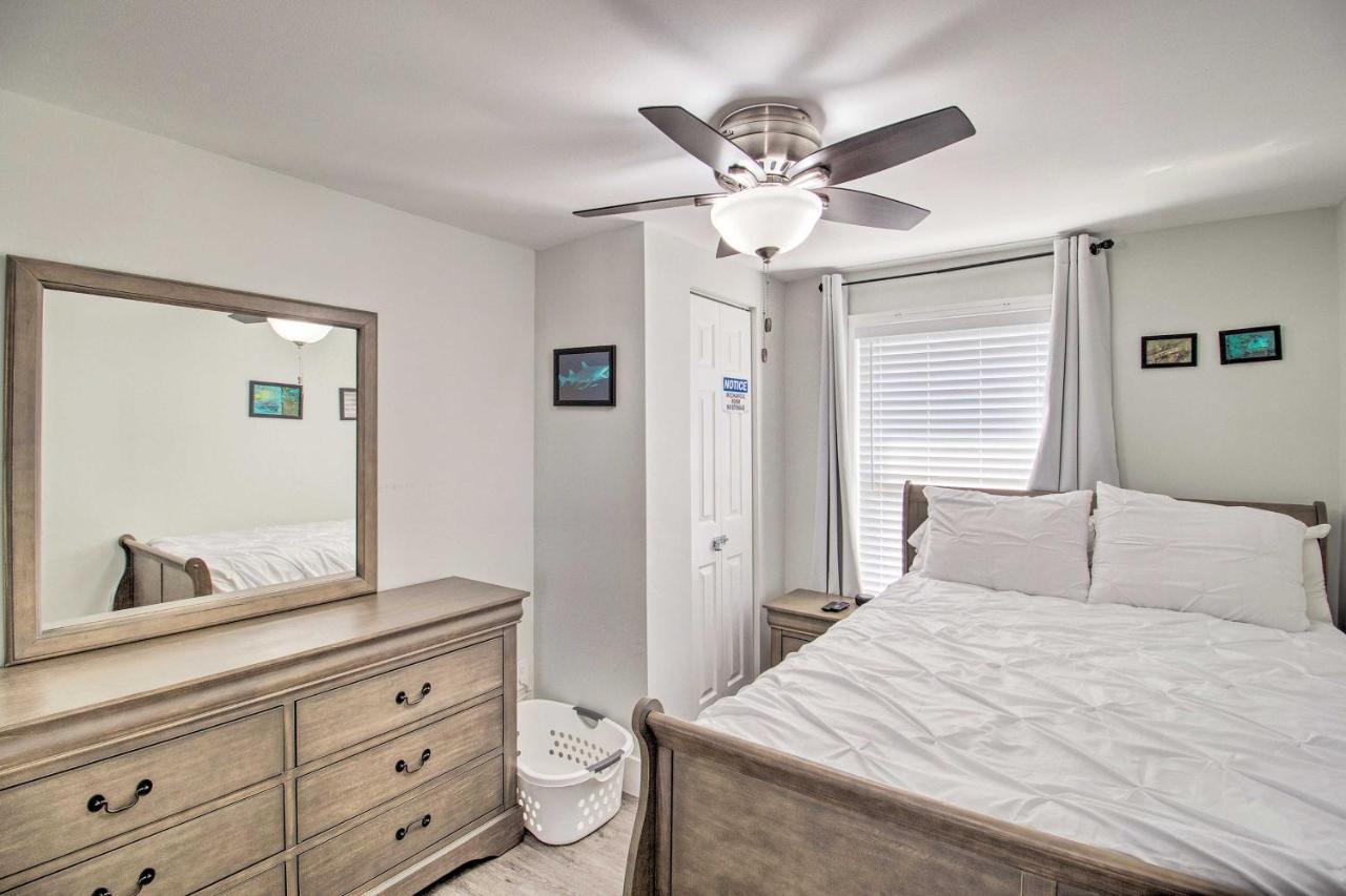Updated With Patio And Yard Less Than 2 Mi To Palm Beach! *