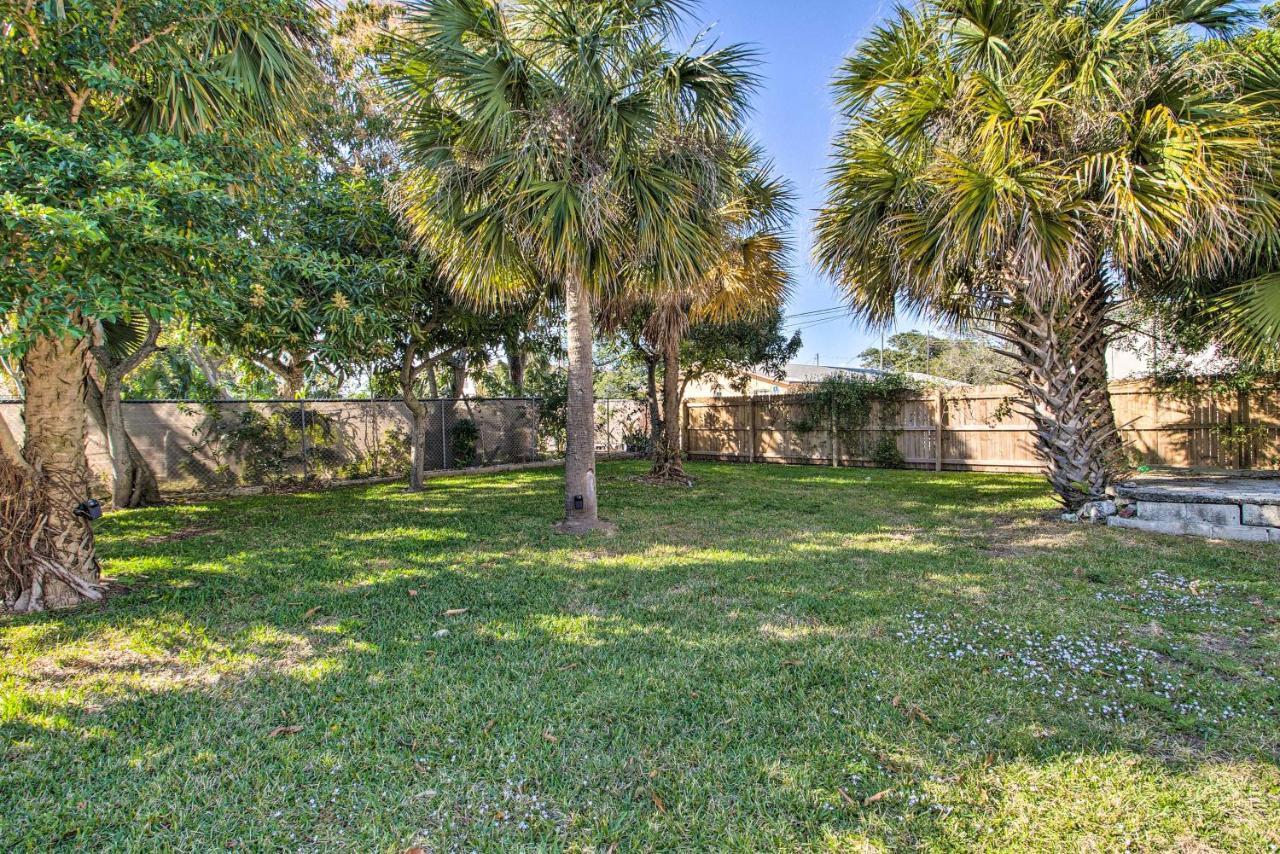 Updated With Patio And Yard Less Than 2 Mi To Palm Beach! Holiday home *