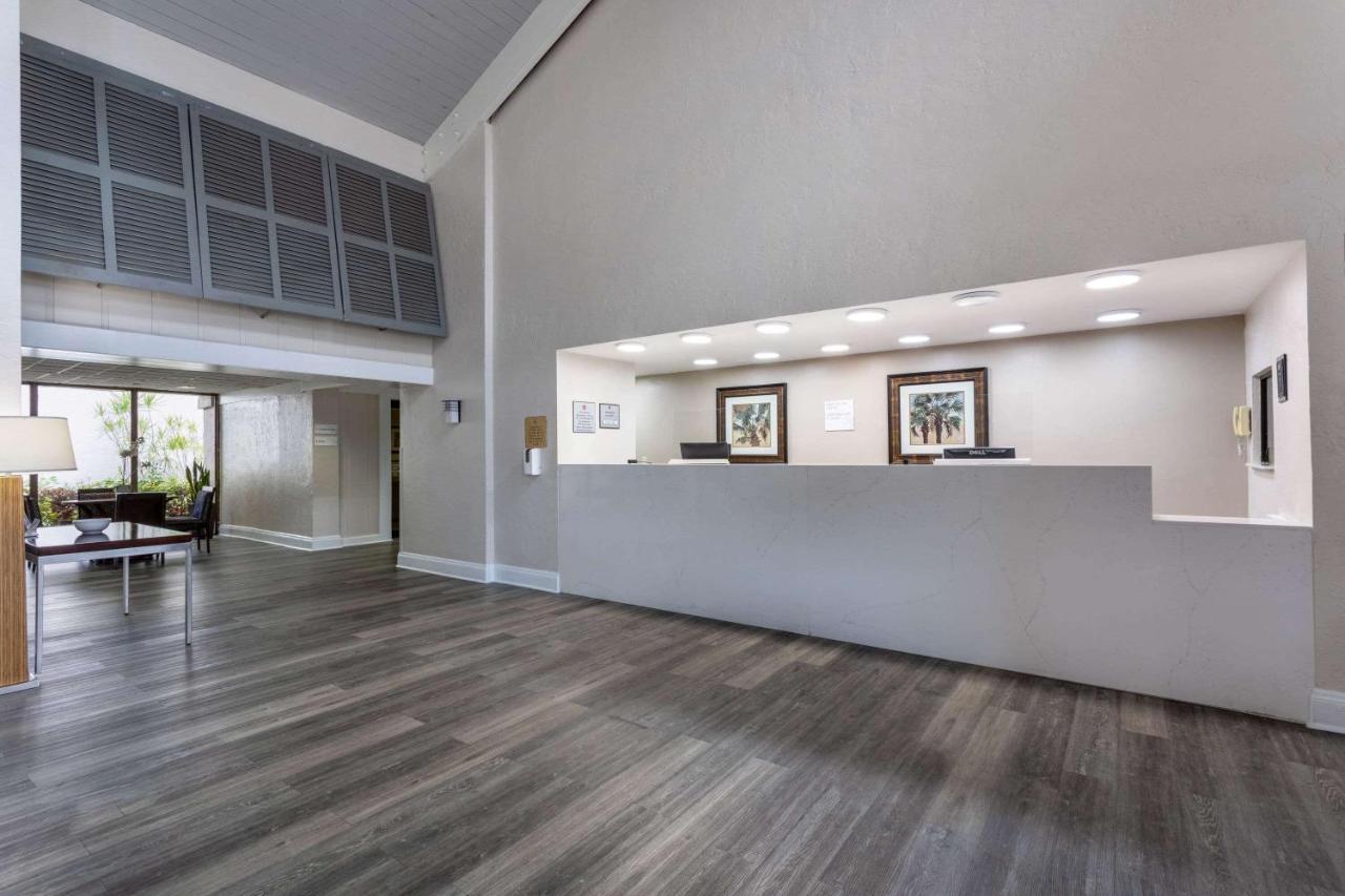 Ramada By Wyndham West Palm Airport 3*