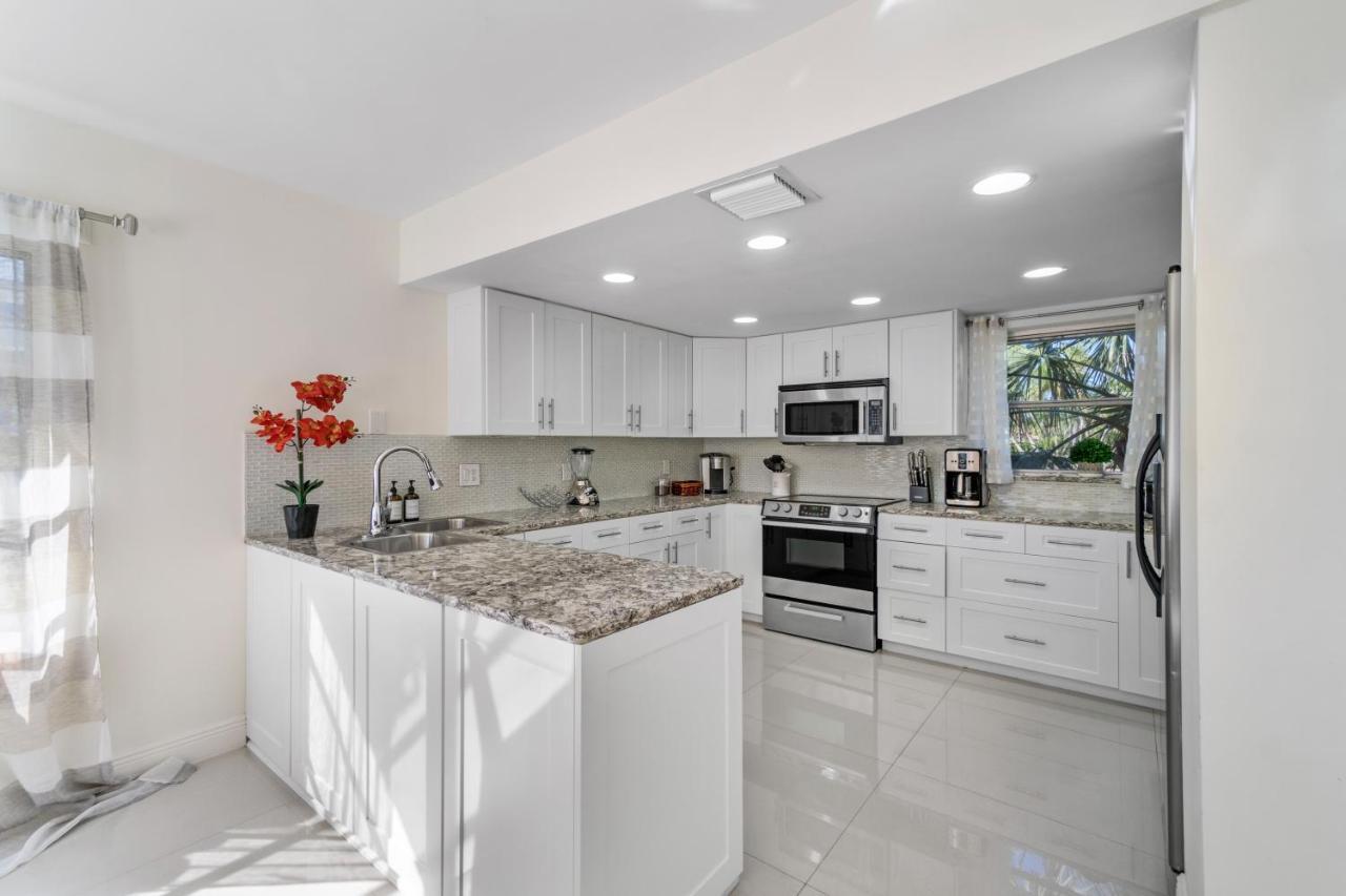 Casa de férias Heated Pool/htub & Pool W/tv Walk To Beach! West Palm Beach