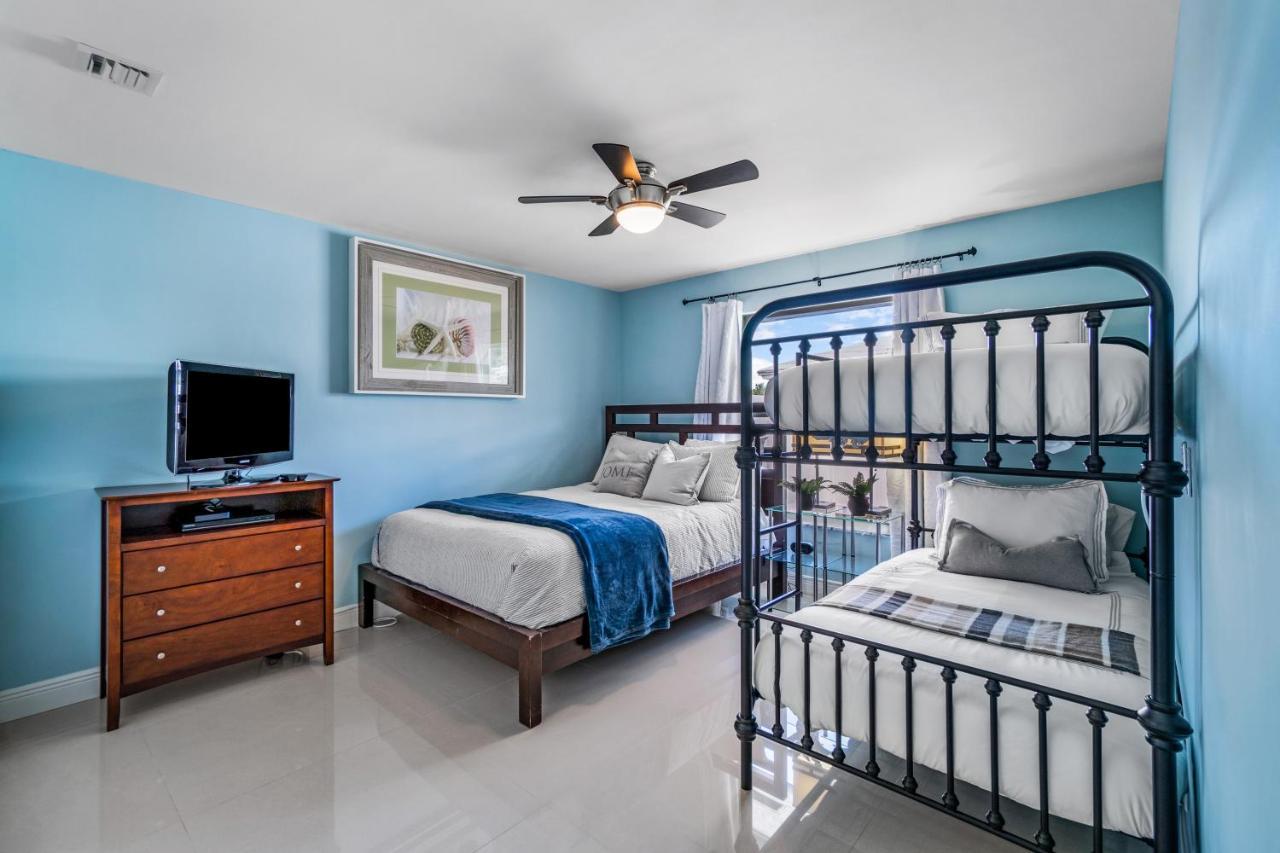 Heated Pool/htub & Pool W/tv Walk To Beach! *