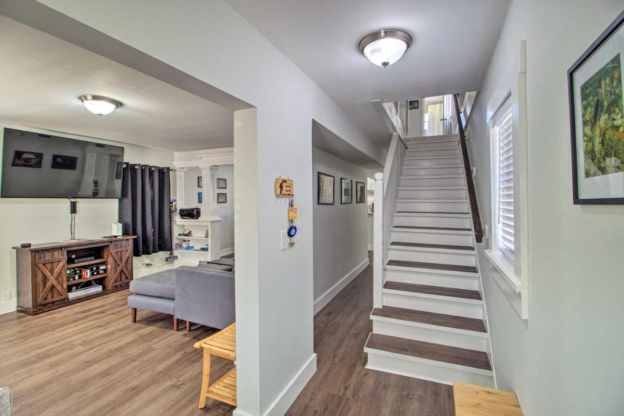 Updated With Patio And Yard Less Than 2 Mi To Palm Beach! *