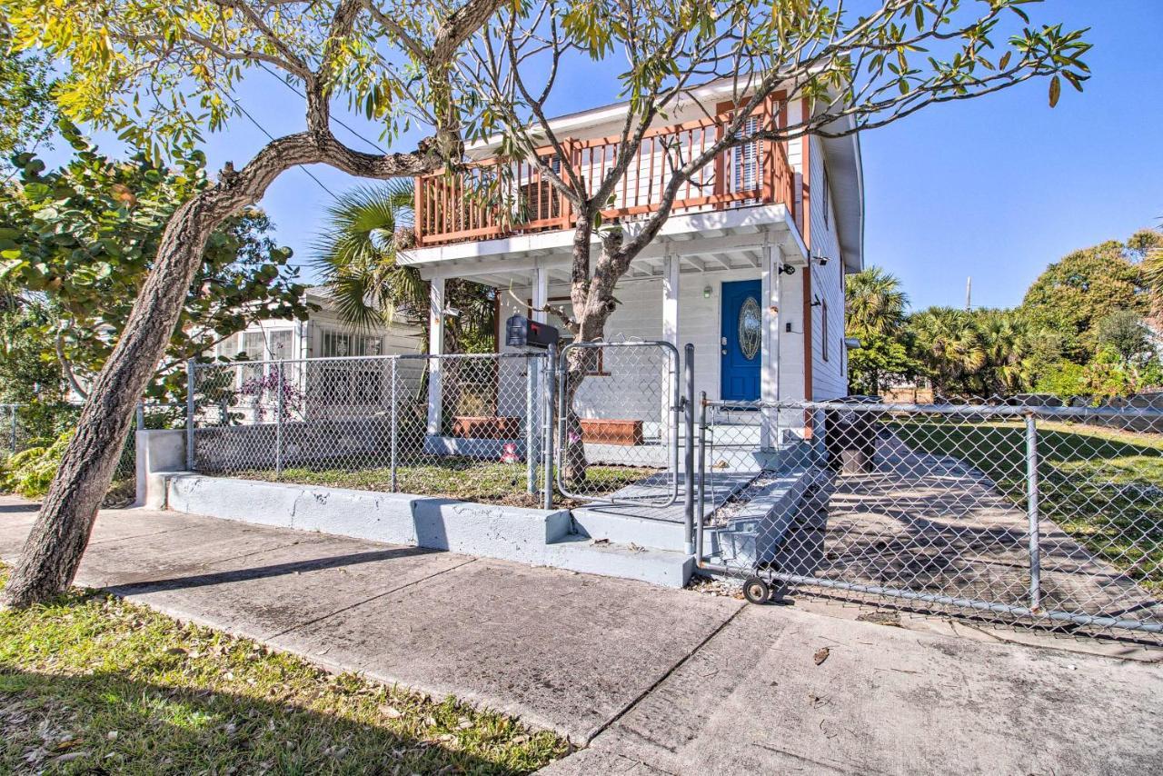 Updated With Patio And Yard Less Than 2 Mi To Palm Beach! *