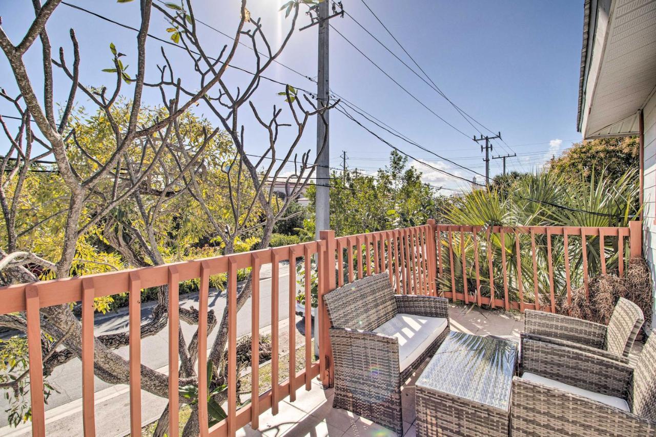 Updated With Patio And Yard Less Than 2 Mi To Palm Beach!