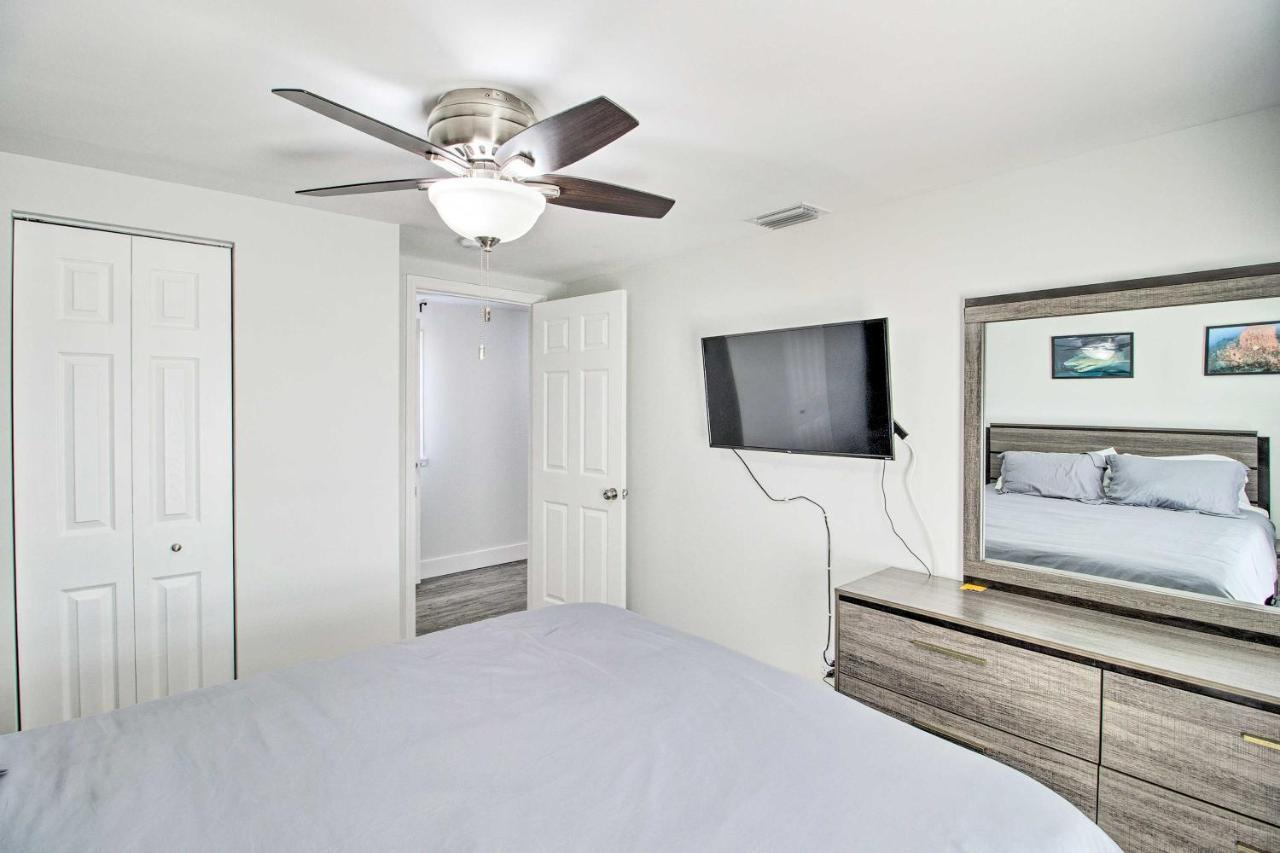 Updated With Patio And Yard Less Than 2 Mi To Palm Beach! *