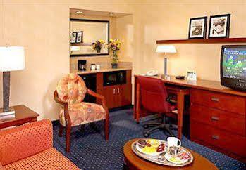 Hotel Courtyard By Marriott West Palm
