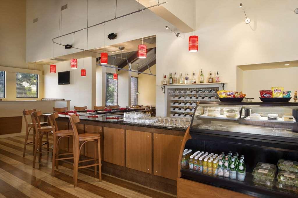 Ramada By Wyndham West Palm Airport 3*