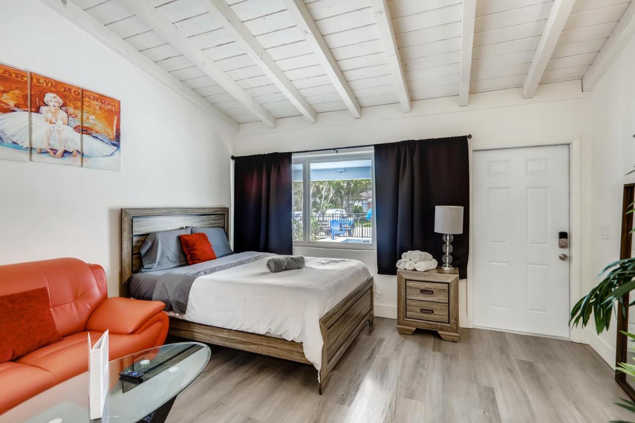 Coral Sands Boutique Lux
