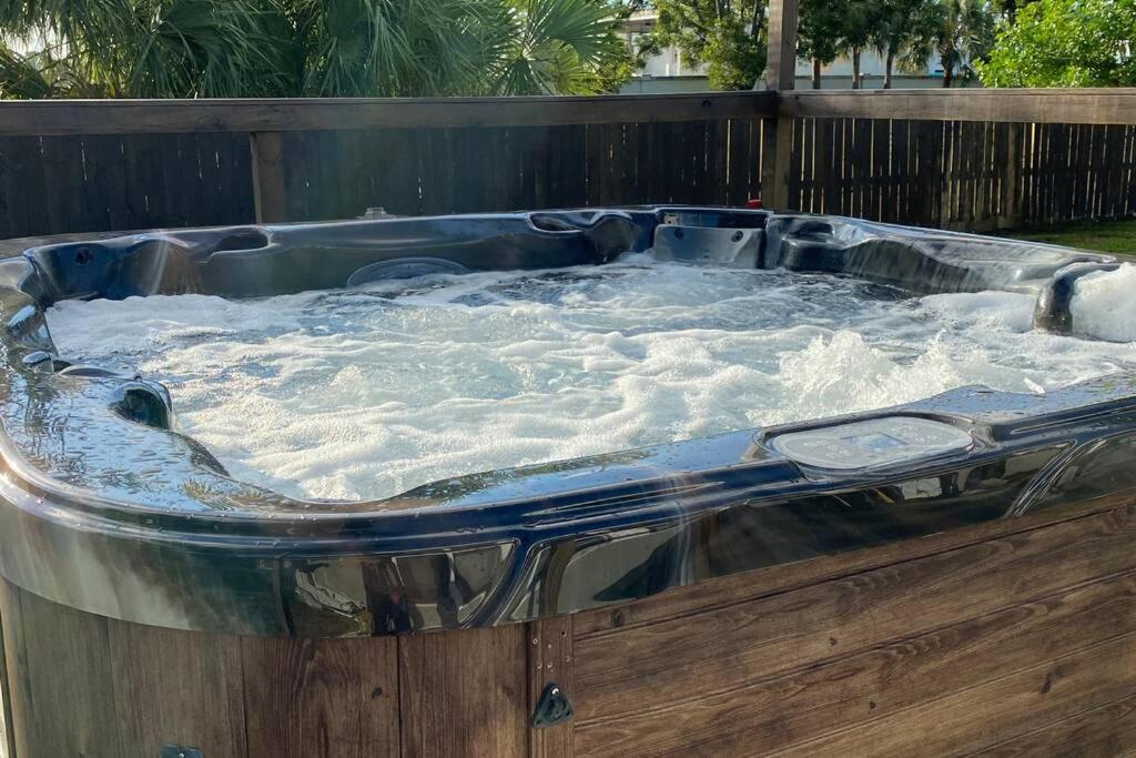 Perfectly Relaxing Queen Suite/freestanding Tub, Holiday home