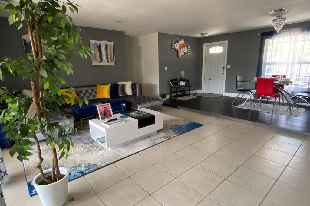 Perfectly Relaxing Queen Suite/freestanding Tub, *