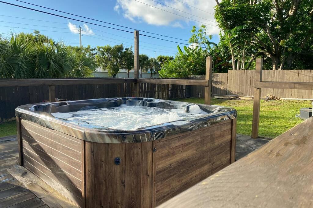 Perfectly Relaxing Queen Suite/freestanding Tub,