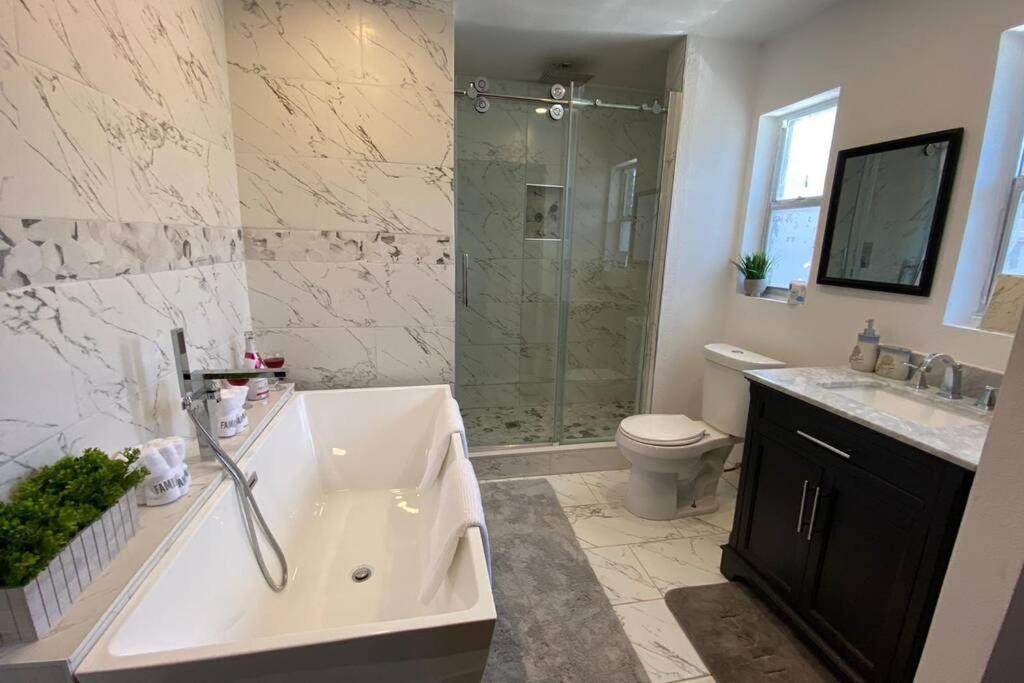 Perfectly Relaxing Queen Suite/freestanding Tub, West Palm Beach