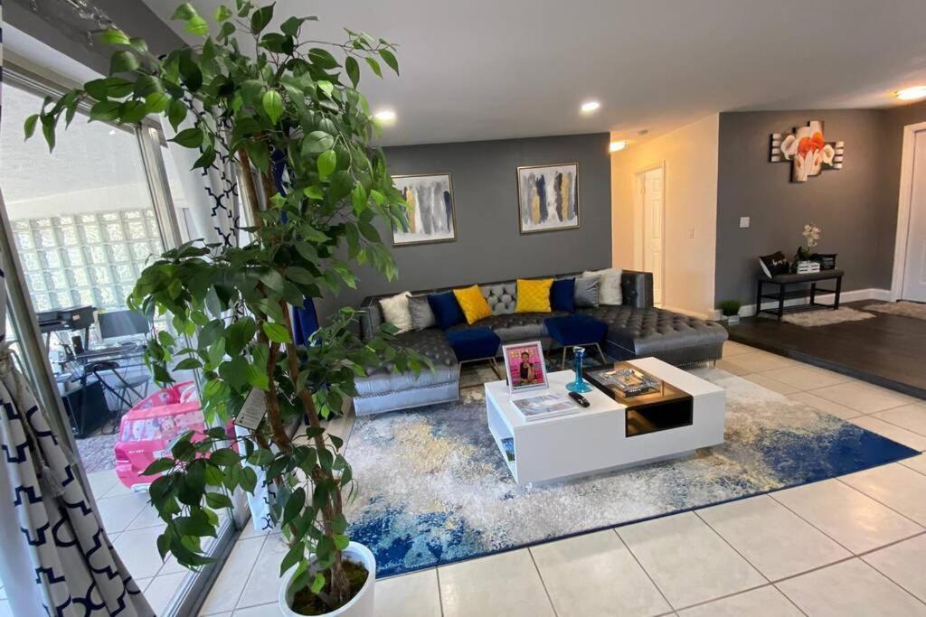 Perfectly Relaxing Queen Suite/freestanding Tub,