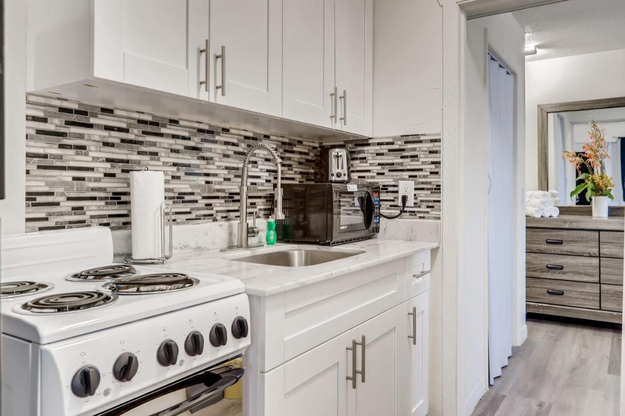 !!coral Sands 1 Bedroom Stunner!! West Palm Beach