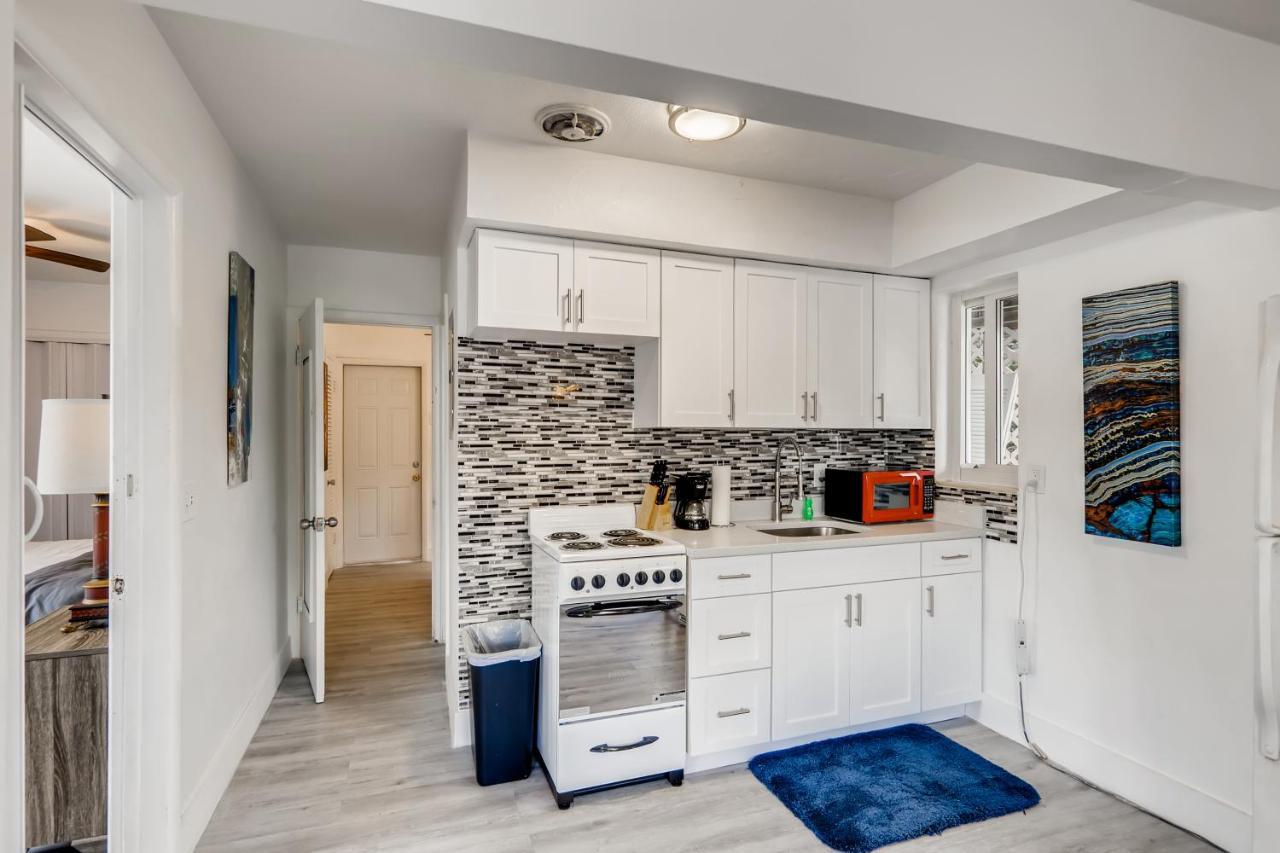 Tropical Getaway/ Stunning 2br Gem Apartment *