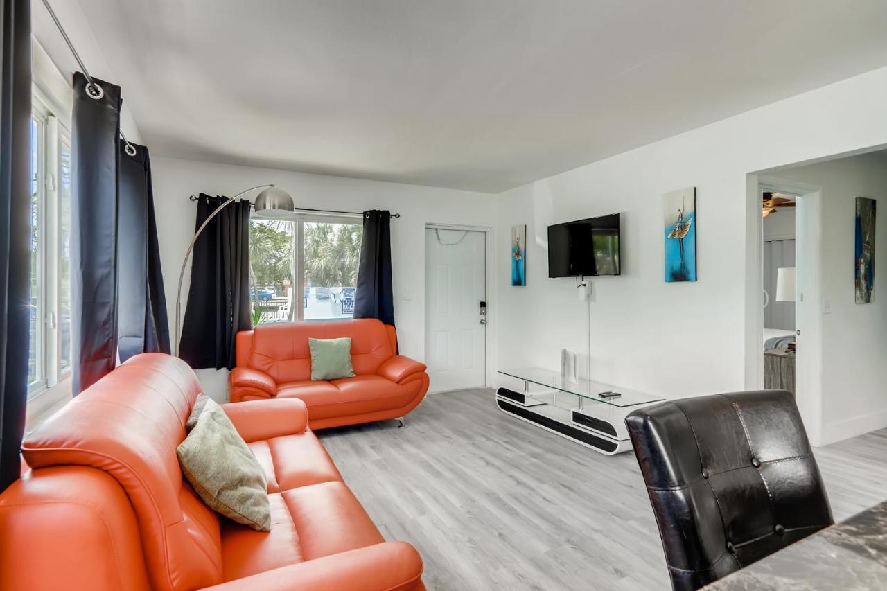 Tropical Getaway/ Stunning 2br Gem * West Palm Beach