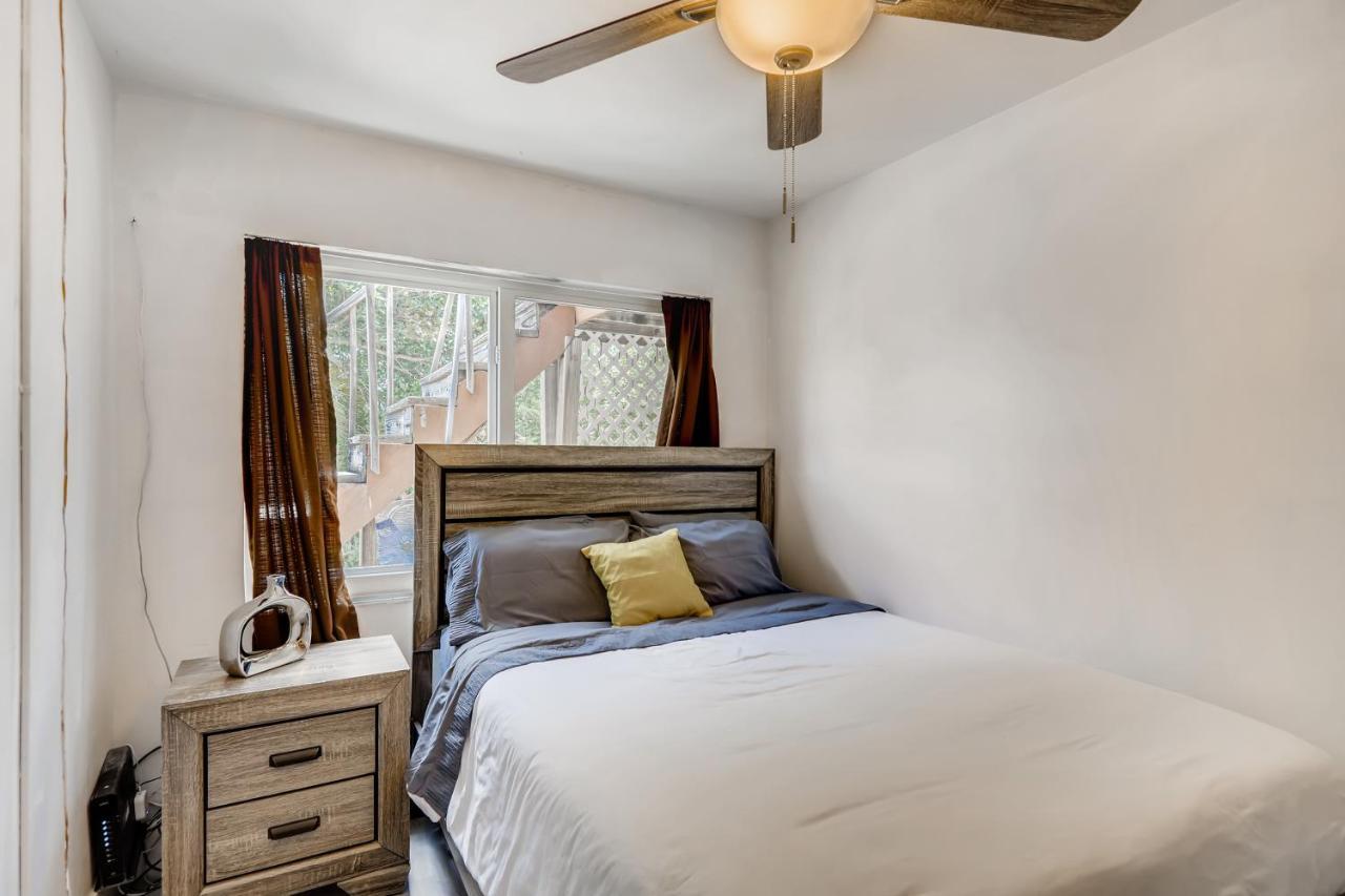 Tropical Getaway/ Stunning 2br Gem Apartment